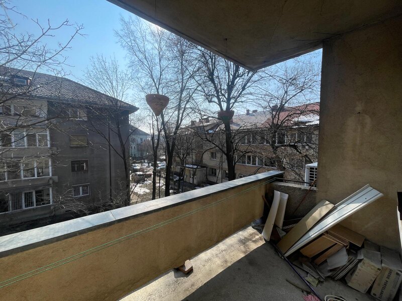 Ion Mihalache apartament 3 camere  etaj 2  decomandat   91 mp