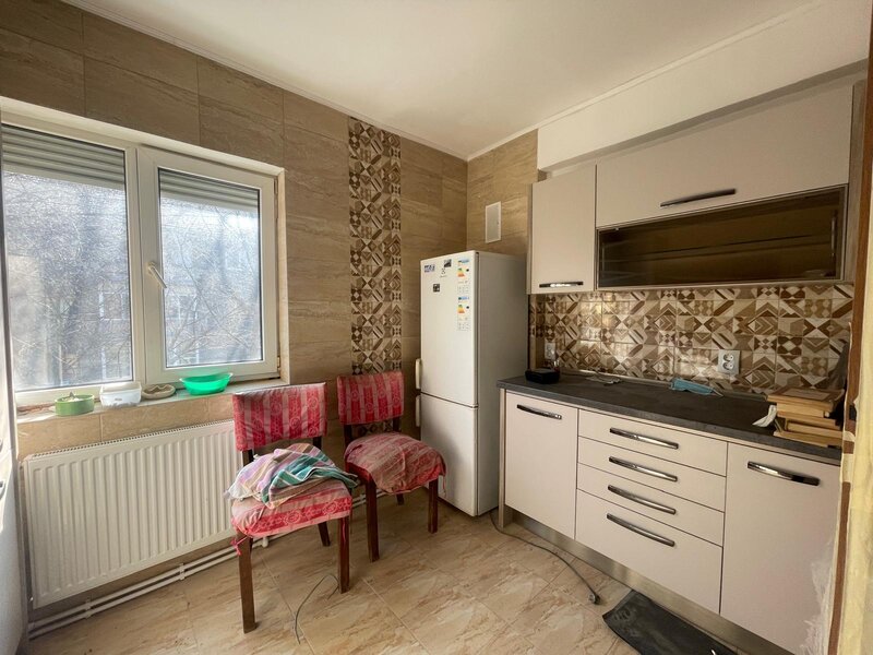 Ion Mihalache apartament 3 camere  etaj 2  decomandat   91 mp